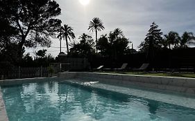Los Almendros - Free Parking